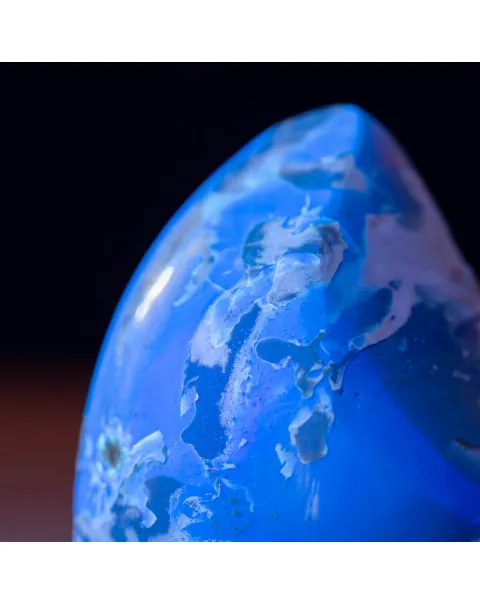Campione di Ambra Blu di Sumatra.