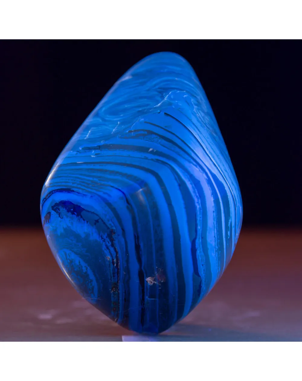 Campione d'Ambra Blu di Sumatra - Il Mistero della Luminescenza Blu.