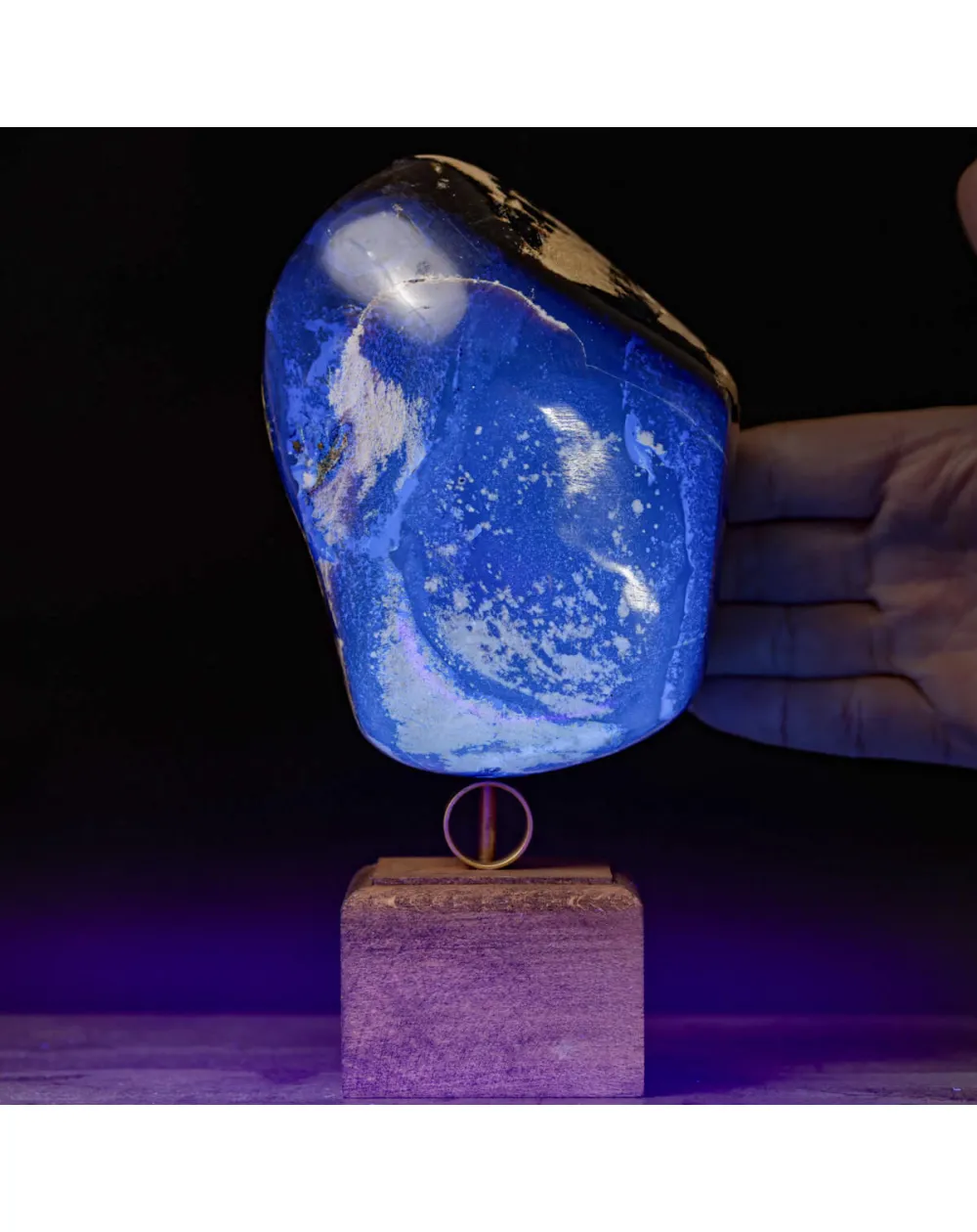 Ambra di Sumatra – La fluorescenza fossile della resina.