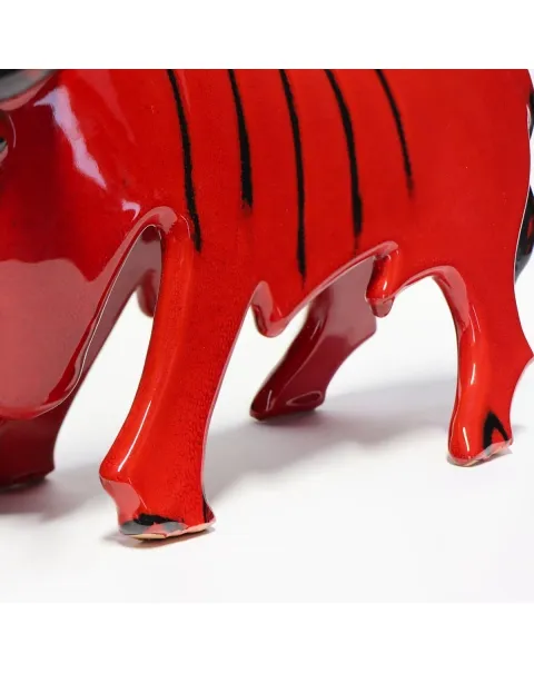 Scultura Taurus in Ceramica