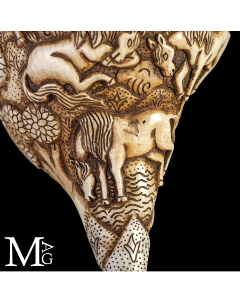 Conchiglia Shankha Tibetana Scolpita – Cavalli nel Giardino del Dharma