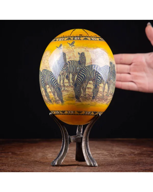 Uovo di Struzzo Decorato: Savana Zebre Africane.