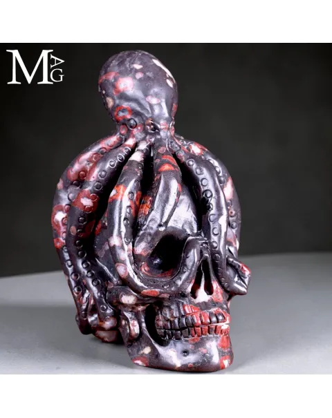 Scultura in Diaspro Nero – Teschio con Polpo.