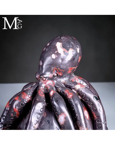 Scultura in Diaspro Nero – Teschio con Polpo.