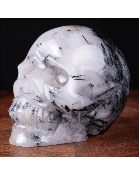 Teschio in Quarzo con Inclusioni di Tormalina Nera – Scultura Artistica Unica e Mistica.