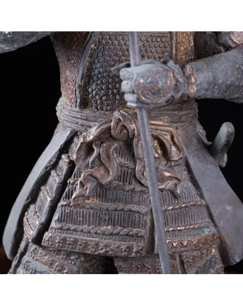 Guerriero Samurai: Statua in Bronzo Era Meiji.