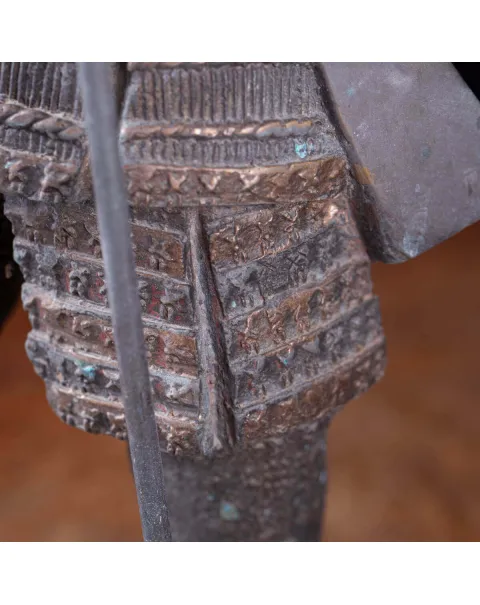 Guerriero Samurai: Statua in Bronzo Era Meiji.
