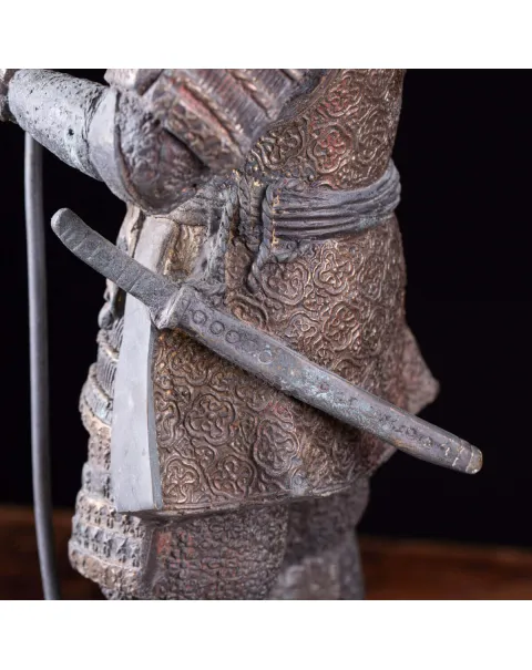 Guerriero Samurai: Statua in Bronzo Era Meiji.