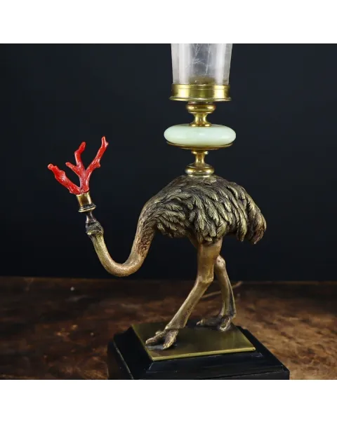 Scultura di struzzo con coppa in quarzo e corallo