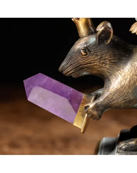 Scultura roditore con cristallo e geode di Ametista