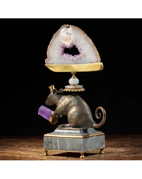 Scultura roditore con cristallo e geode di Ametista