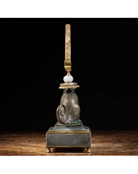 Scultura roditore con cristallo e geode di Ametista