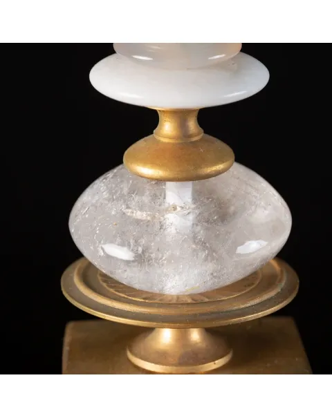 Scultura Clori con obelisco in Quarzo