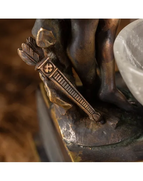 Scultura Eros con Punte di Quarzo