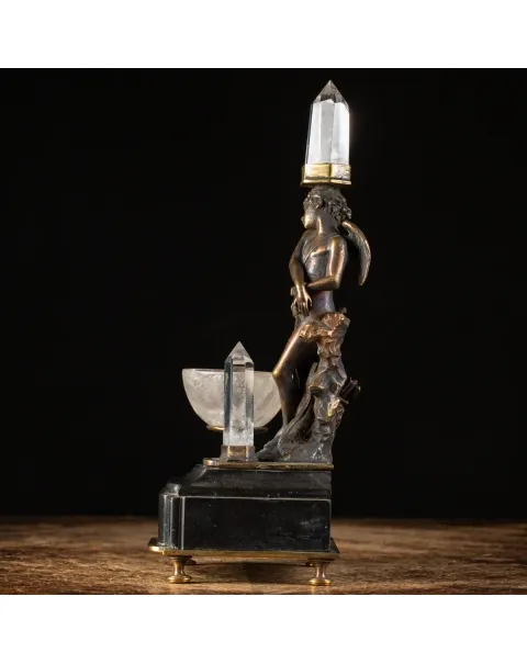 Scultura Eros con Punte di Quarzo