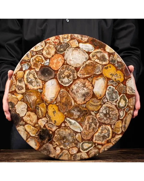 Tavolino in legno pietrificato