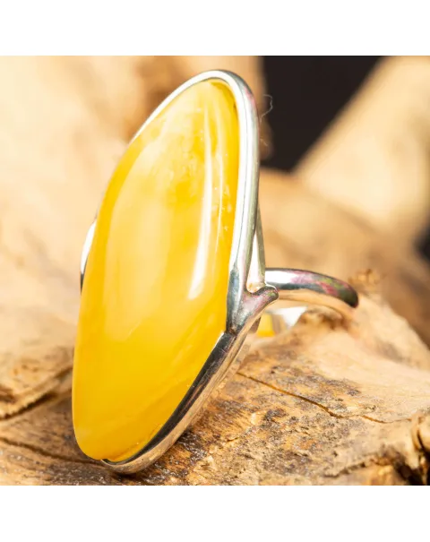 Anello in Argento con Gemma d'Ambra Baltica Verde.