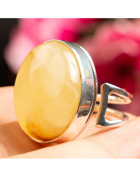 Anello in Argento con Gemma d'Ambra Baltica Verde.