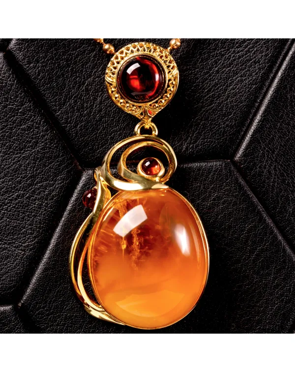 Ciondolo in ambra color miele e cognac: armonia di...