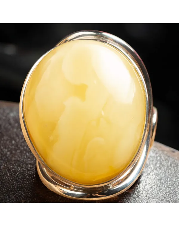 Anello in Argento con Ambra Gialla di Prima Scelta...
