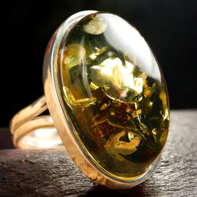 Anello in Argento con Ambra Verde del Baltico