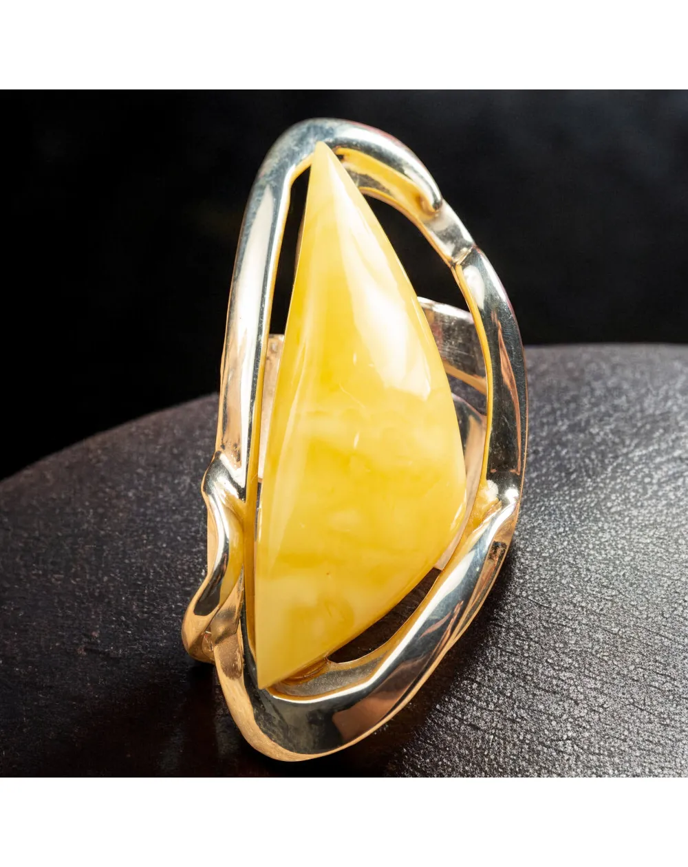 Anello in Argento con Ambra Fossile del Mar Baltico.