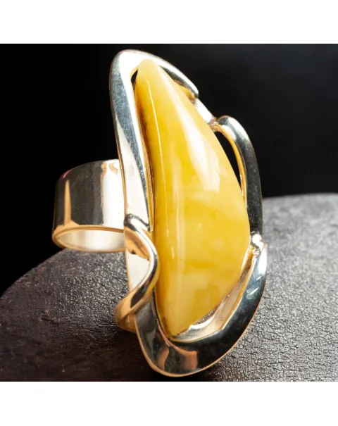 Anello in Argento con Ambra Fossile del Mar Baltico.