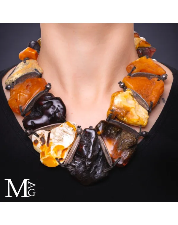 Collana in ambra baltica naturale con elementi in ...