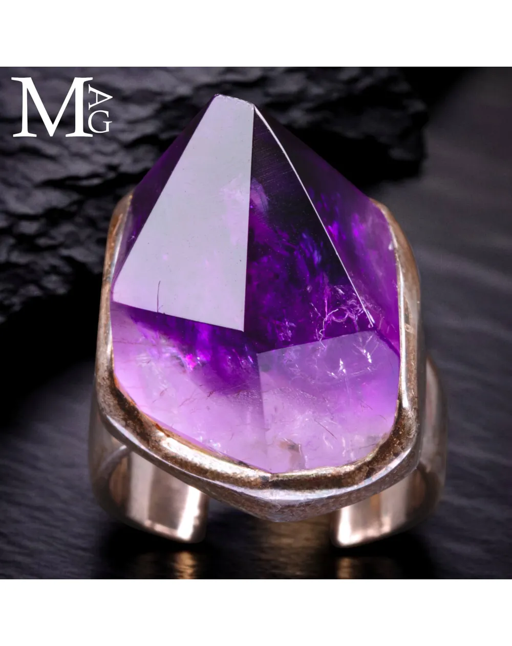 Anello con ametista naturale boliviana.