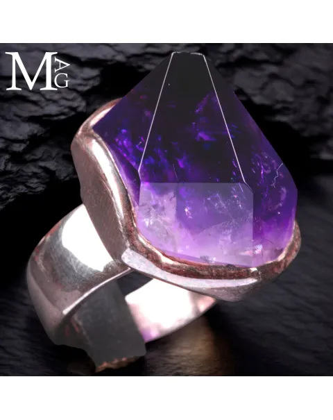 Anello con ametista naturale boliviana.