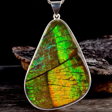 Gioiello Esclusivo in Argento con Ammolite.