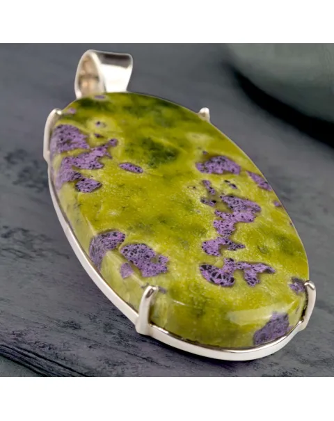 Ciondolo in Argento con Pietra di Atlantisite Australiana.