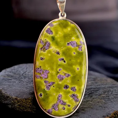 Ciondolo in Argento con Grande Cabochon Ovale di A...