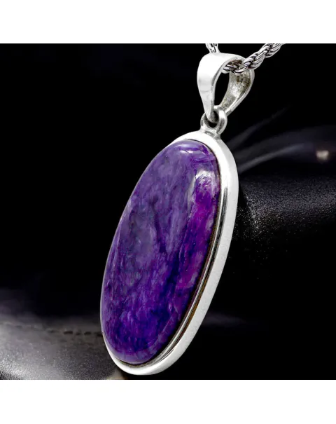 Ciondolo in Argento con Cabochon di Charoite dei Monti Urali.
