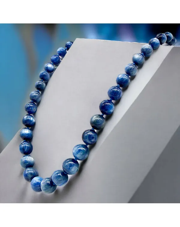 Collier di cianite blu: raffinata eleganza e quali...
