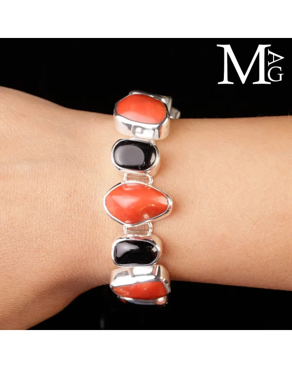 Bracciale in argento con corallo rosso e tormalina...