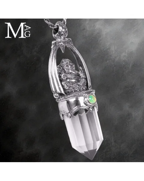 Ciondolo in Argento con Ganesha, Punta in Quarzo Ialino e Opale Etiope.