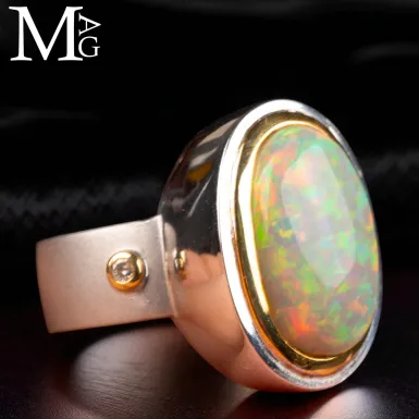 Anello in opale etiope, argento, oro e diamante.