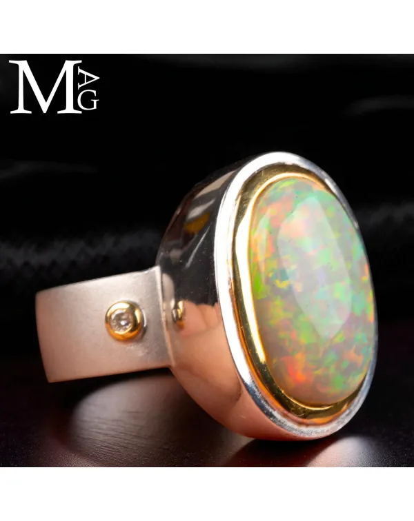 Anello in opale etiope, argento, oro e diamante.