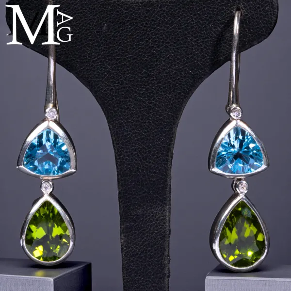 Orecchini in Argento con Topazio Blu, Diamanti e Peridoto.