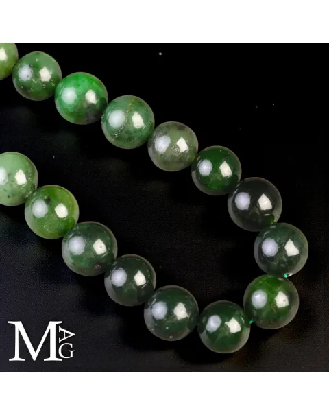 Collier in Giada Nefrite – Gradazione Naturale di Verdi.
