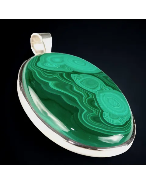 Pendente con grande cabochon ovale in malachite
