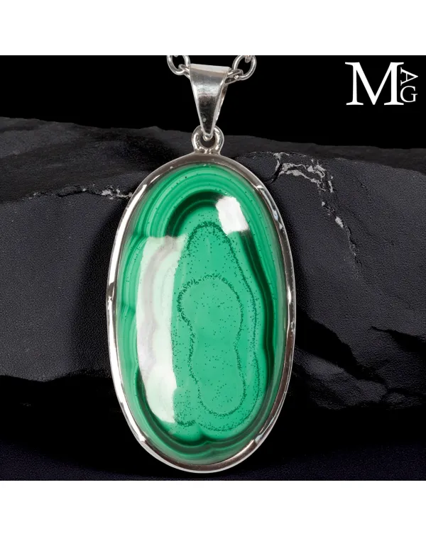 Ciondolo in argento con malachite ovale del Congo