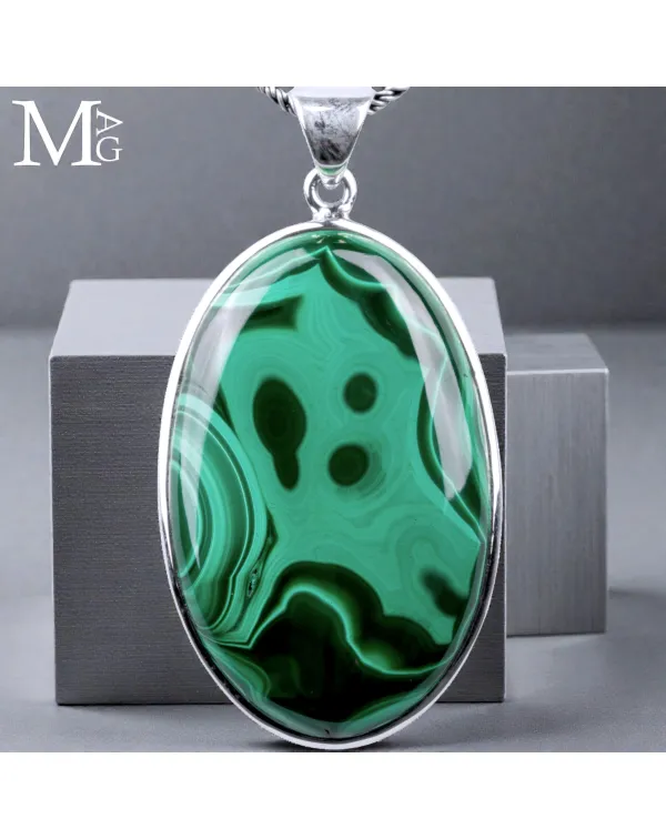 Ciondolo in argento con cabochon di Malachite