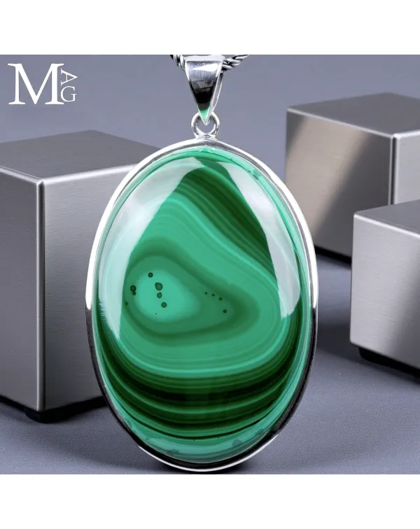 Ciondolo in argento con cabochon di Malachite