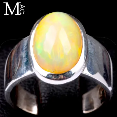 Anello con opale etiope di Welo