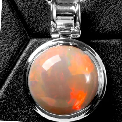 Prezioso Gioiello in Argento con Opale Welo Iridescente - Naturale.
