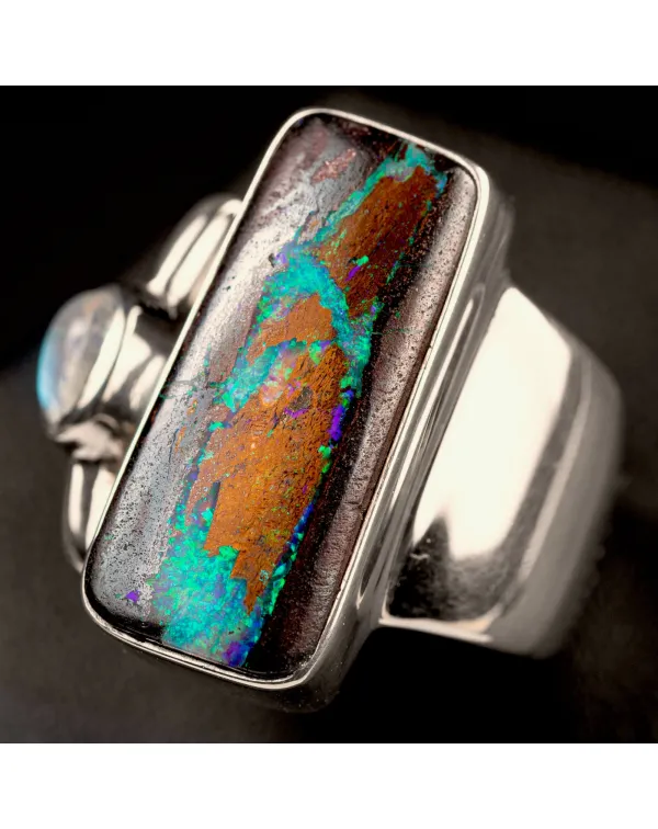 Anello in Argento con Opale Boulder Australiano.