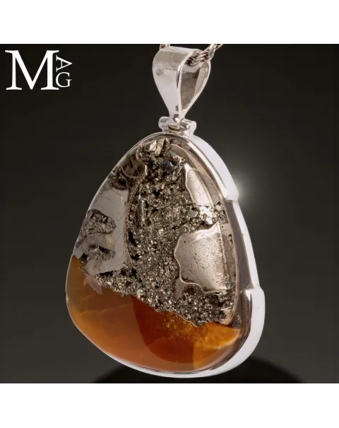 Ciondolo in argento con Ammonite Piritizzata.