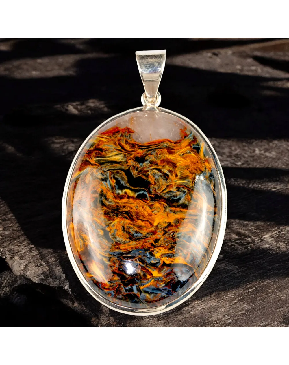 Ciondolo con Pietersite: La Potenza della Tempesta in una Gemma.